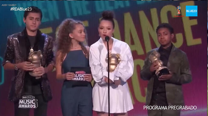 786572492_pantallazoblue23radiodisneyawards.thumb.jpg.e6c67a1747b0c3fe93e6313c4e4bfdf0.jpg