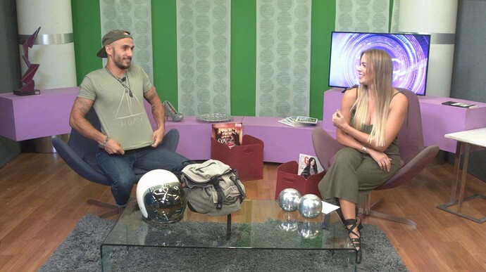 chicevtv2.thumb.jpg.71b1f4531edc463f1c089754b5b36655.jpg