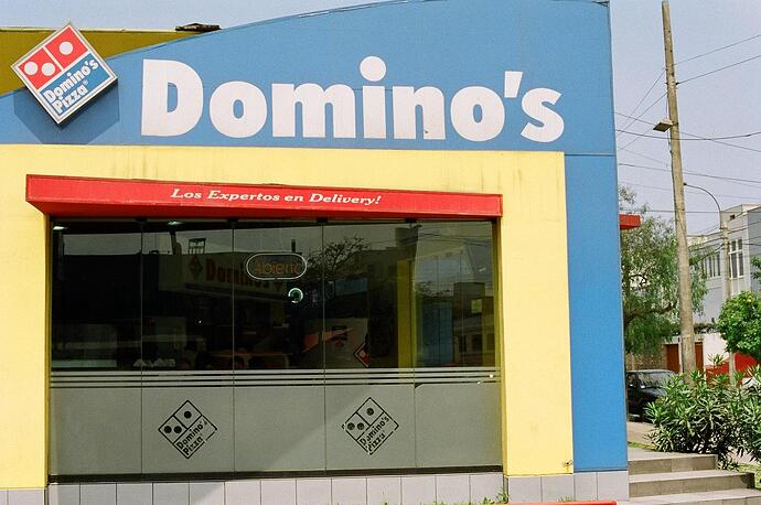 881782652_dominosmiraflores2000.thumb.jpg.0142881a8c5619357b2191d3c387f23c.jpg