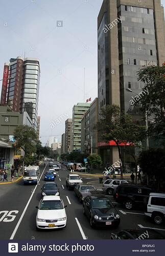peru-lima-la-avenida-larco-el-distrito-de-miraflores-bpgrjc.jpg.d3ffa739ac2621741c3ffd0c8a516742.jpg